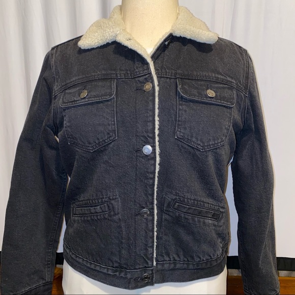 GAP Jackets & Blazers - Gap black Jean jacket with fur inside